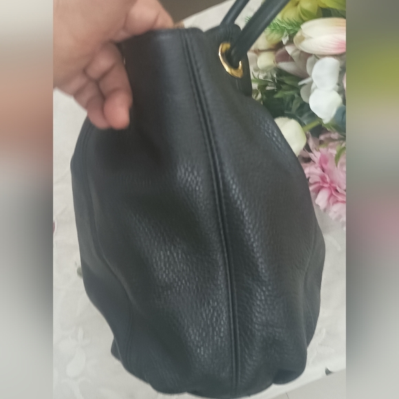 Authentic Michael Kors Leather Medium East West Ring Tote in Black - Picture 4 of 13